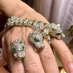 Stunning vintage shoulder brooch and matching earrings